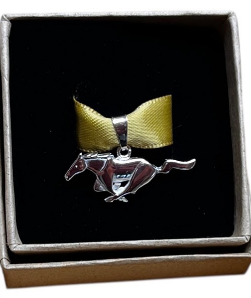 Pieni Mustang -riipus